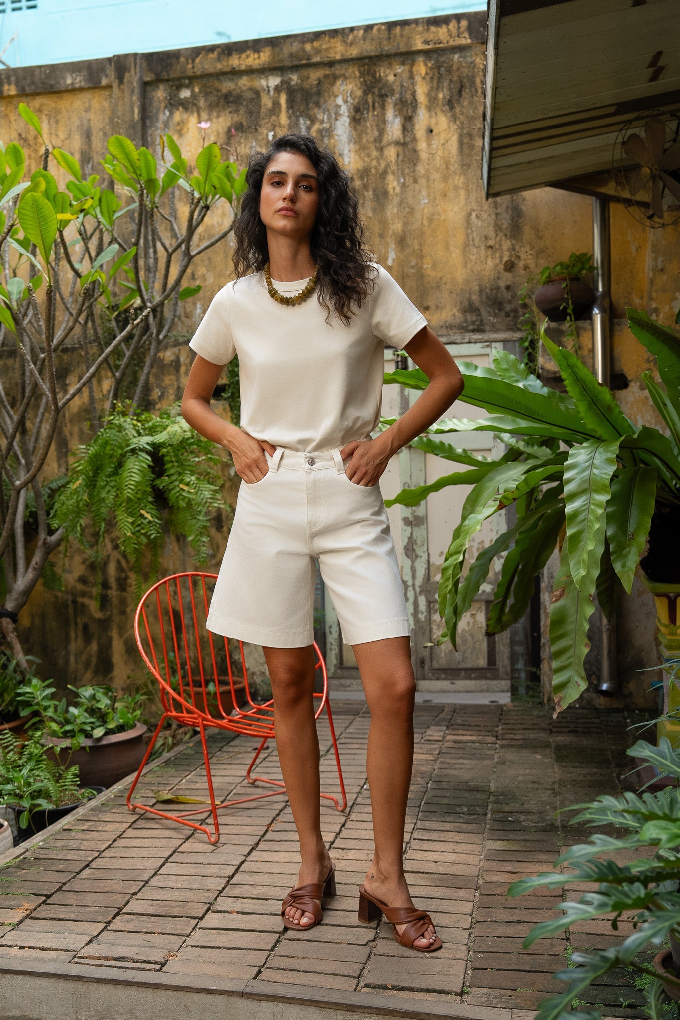 Victus Bermuda Shorts - white denim – Oraije Paris