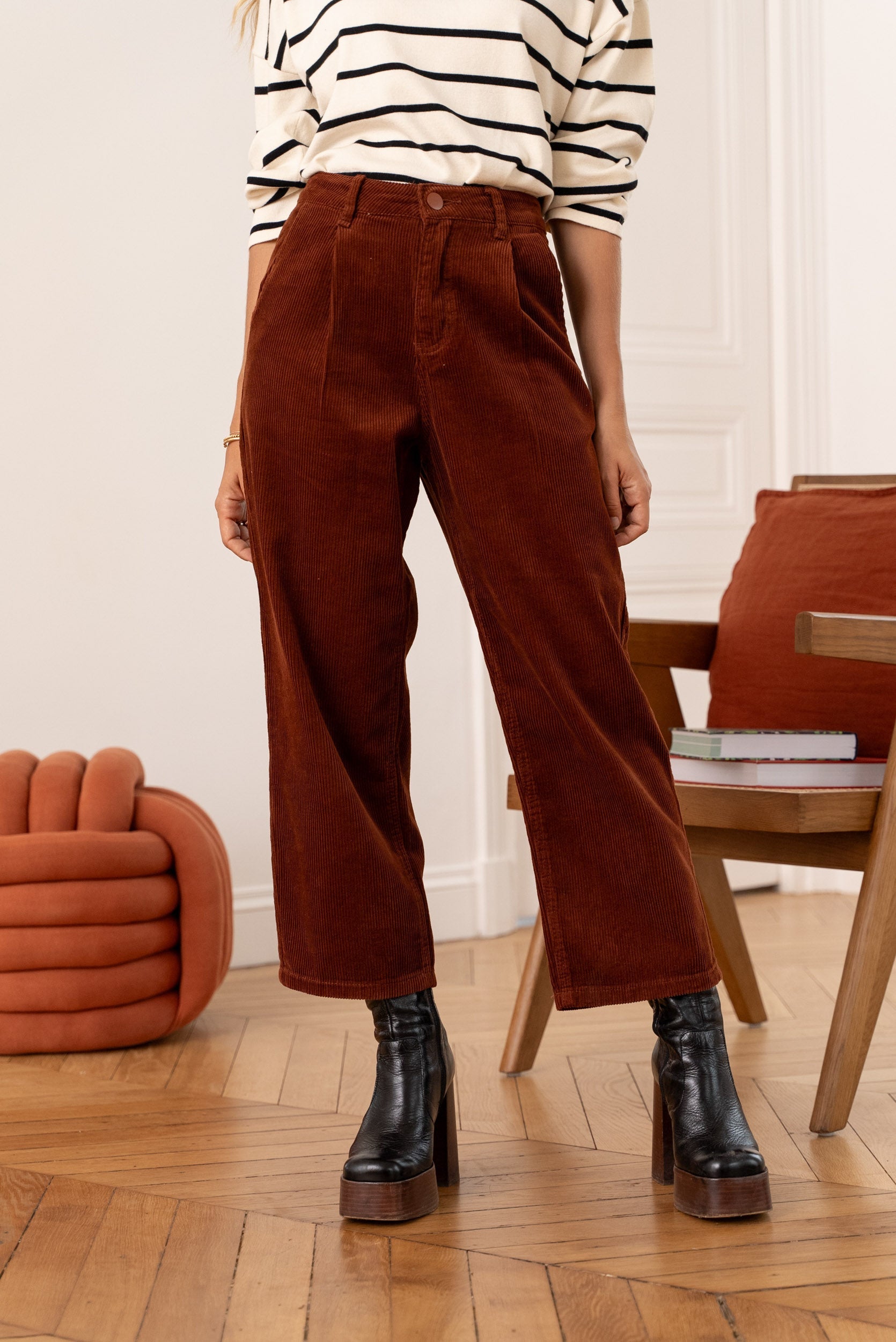 Pantalon En Velours Côtelé Pour Femme – Taille Haute, Jambes Larges Et Coupe Droite – Élégant Et Court – Nouvelle Tendance 2026