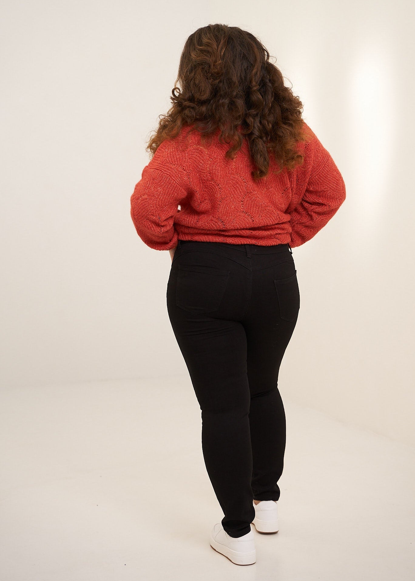 Jean Chloé Curvy - denim noir - Oraije Paris