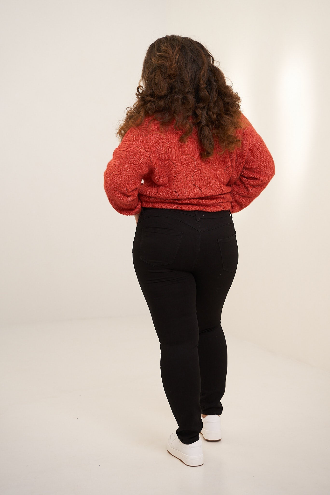 Jean Chloé Curvy - denim noir - Oraije Paris